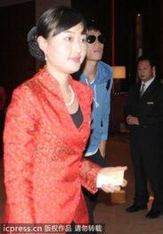 小姐接待明星,小姐热情接待，一场别开生面的邂逅