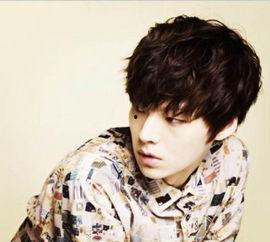 清爽帅哥明星照片,捕捉清爽帅哥明星的瞬间风采