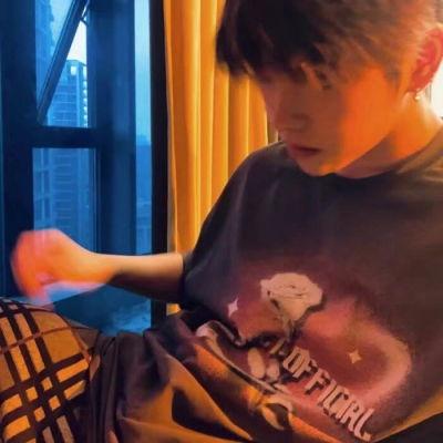 头像男明星氛围感,探寻头像男明星的独特氛围感