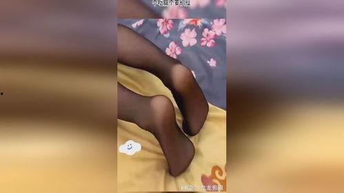 明星挠美女的脚心,美女娇羞瞬间曝光