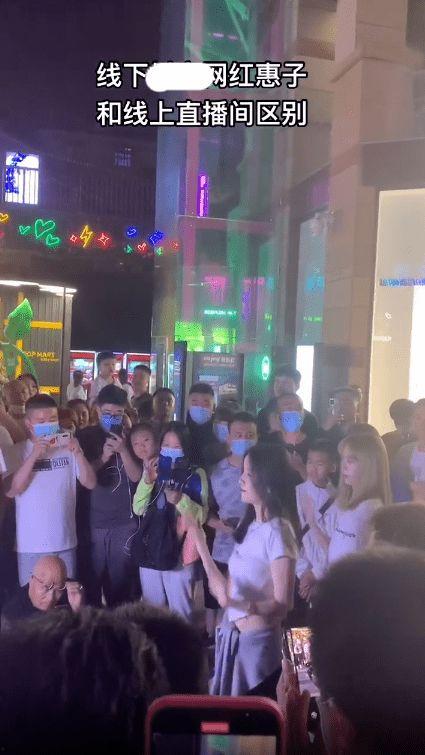 室外唱歌的网红直播平台,网红直播平台带你领略街头音乐魅力
