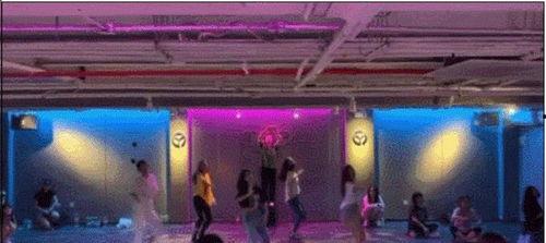 网红自己跳舞视频小苹果,燃爆网络！