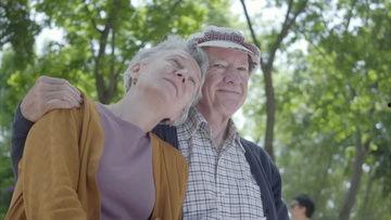 乡愁网红老人素材视频,网红老人的温情演绎